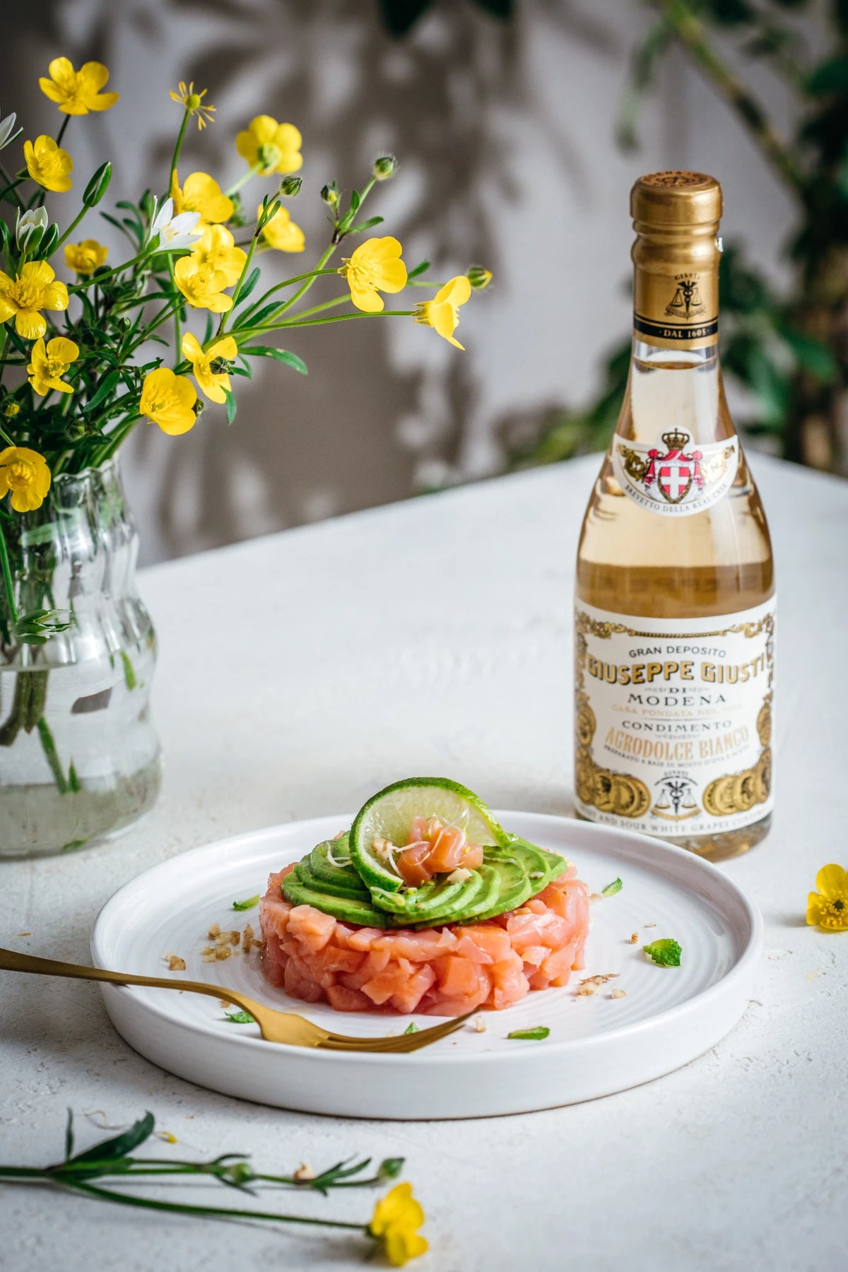 Salmon tartare with avocado and lime
